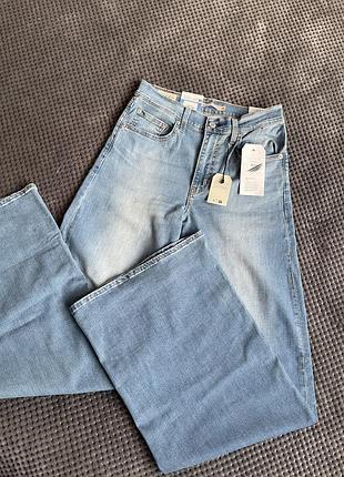 Джинси жіночі levi's блакитні з високою посадкою та широкими штанинами
