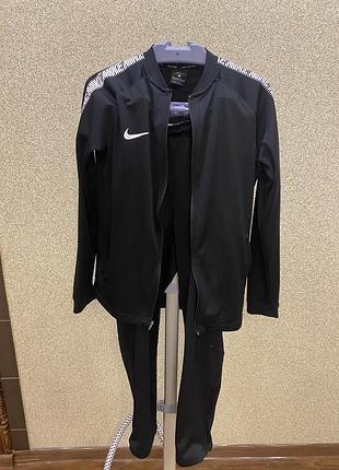 Спортивний костюм nike чорний на блискавці