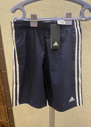 Спортивні шорти adidas темно-сині з білими смужками