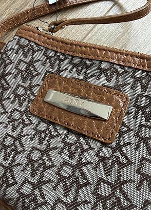 Міні-сумка/ клатч dkny signature monogram wristlet 3
