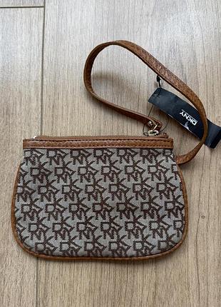 Міні-сумка/ клатч dkny signature monogram wristlet 2