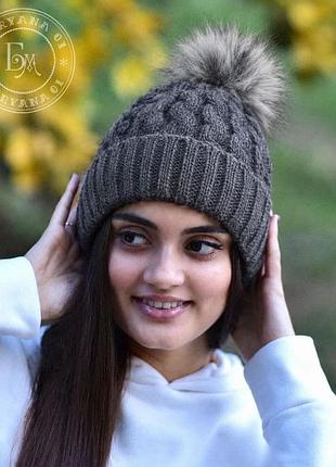 Стильная зимняя шапка / серая