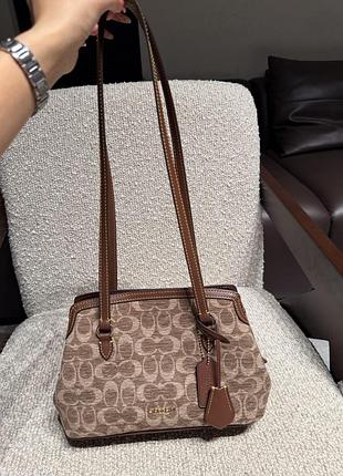 Жіноча сумка coach бежево-коричнева з фірмовим принтом