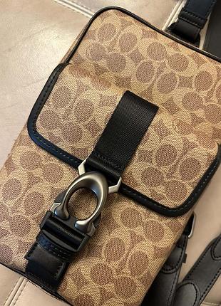 Сумка чоловіча coach слінг через плече бежева з чорним