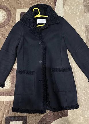 Дублянка жіноча zara чорна з хутряним оздобленням