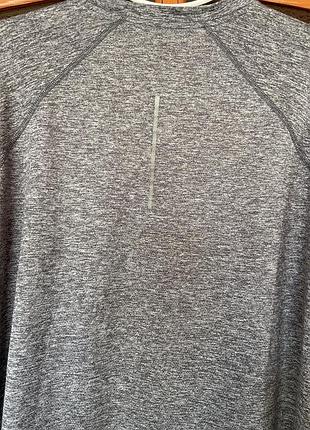 Чоловічий лонгслів nike dri-fit сірий з спеціальними отворами для великих пальців на манжетах рукавів 3