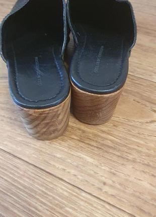 Кожаные сабо клоги zara basic на деревянной подошве / черные шлепанцы мюли с заклепками размер 36 3