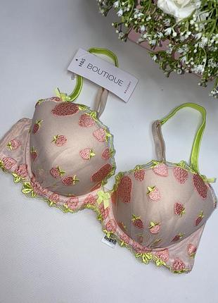 Бюстгальтер m&s boutique балконет бежевий з вишивкою полуниць