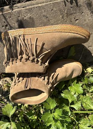 Уггі жіночі ugg замшеві бежеві з бахромою