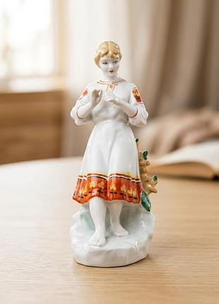 Вінтажна фарфорова статуетка