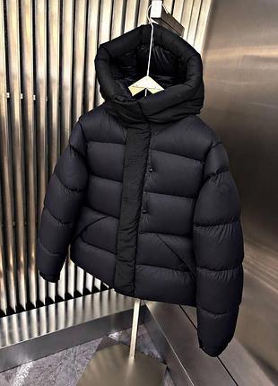 Преміальна куртка від moncler