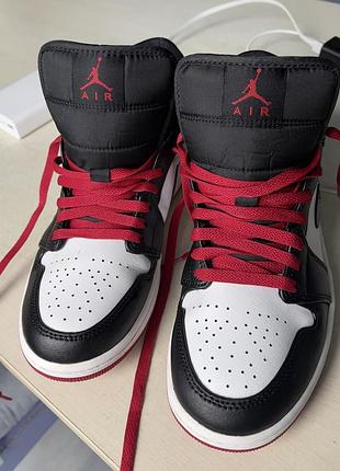 Кросівки nike air jordan високі чорно-білі з червоним, 41 розмір (26 см)