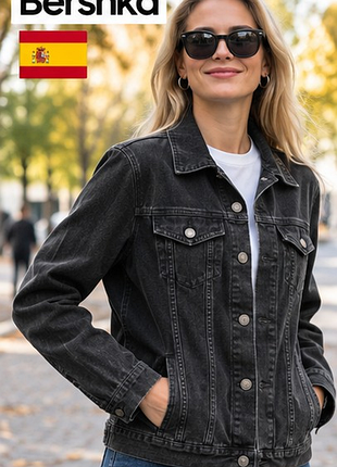 Жіноча джинсова куртка bershka denim — чорна графітова, 99% бавовна, розмір 46 (l), іспанія