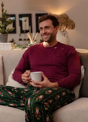 Пижама мужская cyberjammies enchanted 3285-3282 хлопковая с модалом для семейного отдыха зеленая с принтом чешуйчатка