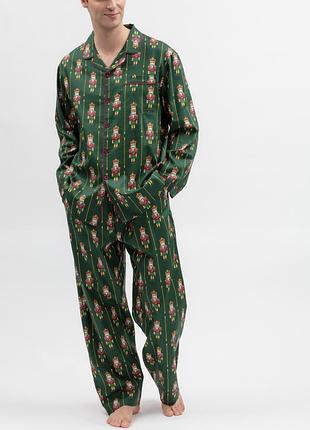 Пижама мужская cyberjammies enchanted 3281-3282 натуральная с длинным рукавом на пуговицах зеленая с принтом чешуйчатки