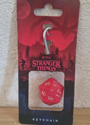 Брелок stranger things очень странные дела кубик d20 дайс мерч з англії