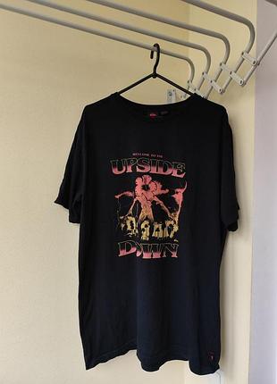 Мерч футболка  stranger things  x quiksilver