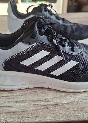 Кроссовки adidas. оригинал