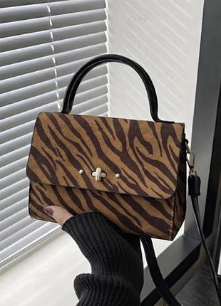 Стильна сумка accessorize london з принтом зебри / леопарда крос-боді, ідеальний стан