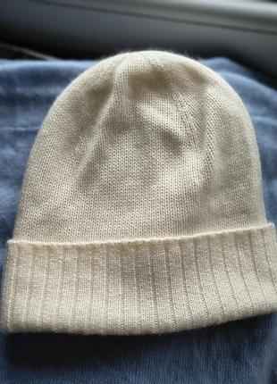 Шапка кашемировая uniqlo.   на среднюю голову.