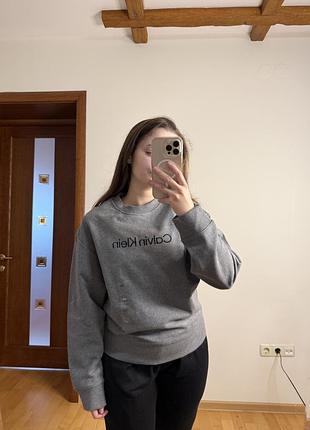 Світшот calvin klein сірий з написом