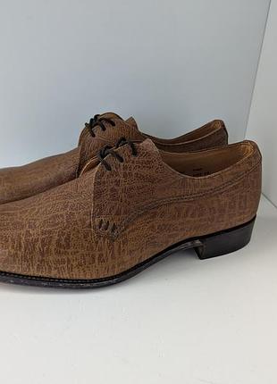 Туфлі loake англія