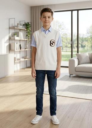 Белая вязаная жилетка sinsay с нашивкой | вязаный жилет в стиле preppy / college xs (подойдет на s/m)