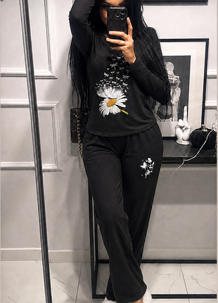 Піжама жіноча чорна, лонгслів і штани 🌼 принт ромашка з бабками 🖤для дому та сну 📏 m, l🔎 домашній костюм🖤 гарна жіноча піжама