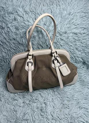 Елегантна вінтажна сумка prada в класичному стилі boston