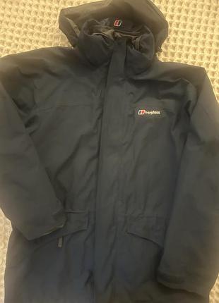 📌 чоловіча куртка синя berghaus. гарний стан, відмінна якість. нюанс: тканина в одному місці під комірцем - є на фото, пупиришки.