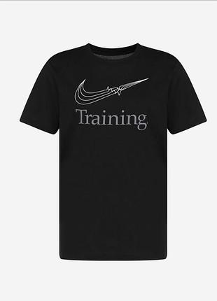Спортивна футболка чоловіча nike чорна для тренувань