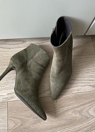 Замшеві ботильйони чоботи alba moda 5