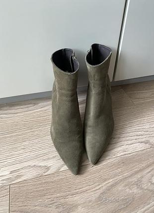 Замшеві ботильйони чоботи alba moda 3
