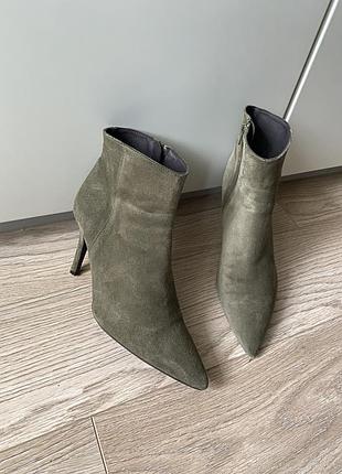 Замшеві ботильйони чоботи alba moda 7