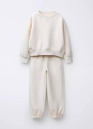 Спортивний костюм zara молочний світшот+штани утеплений