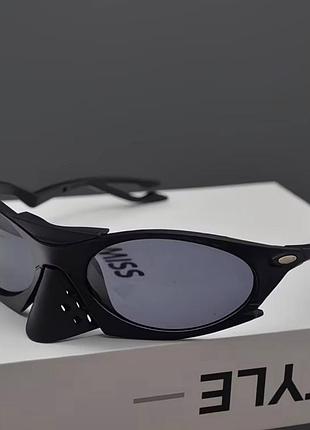Сонцезахисні окуляри oakley