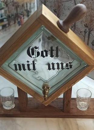 Набір для напоїв з дерев'яним диспенсером та чарками gott mit uns