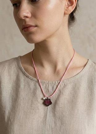 Украшение ручной работы из витражного стекла и настоящими жемчужинками