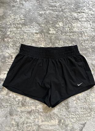 Жіночі спортивні шорти nike