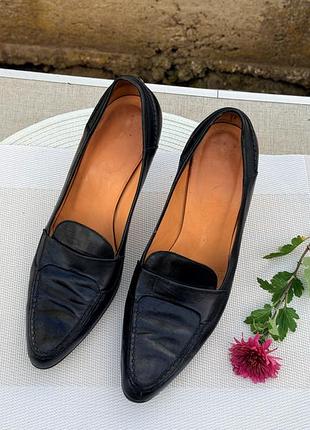 Аккуратные кожаные туфли-лоферы на шпильках bally 38/38.5р