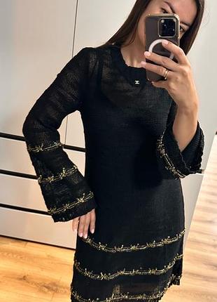 Вечірня сукня жіноча chanel ажурна трикотажна чорна з золотистим декором