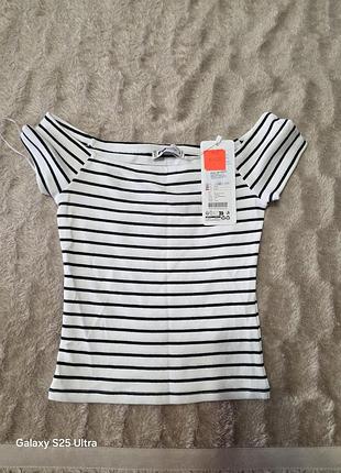 Жіночий топ pull&bear у смужку зі спущеними плечима