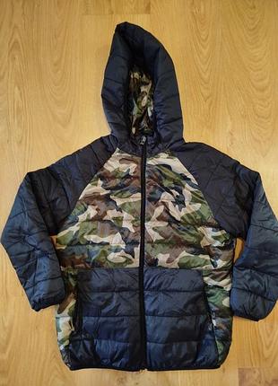 Куртка zara для хлопчика, 9 років, стьобана, з капюшоном, чорна з камуфляжем
