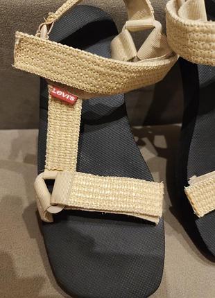 Бомбезные, бордовые сандалии. levis. 40/41р