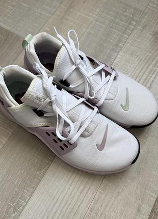 Кросівки жіночі nike metcon білі з бузковим
