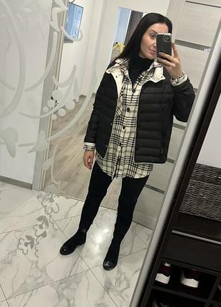 Жіноча коротка стьобана куртка чорна осіння