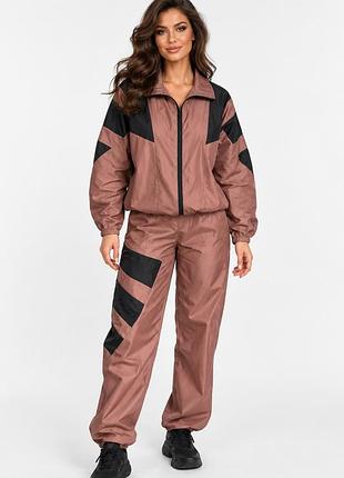Спортивный костюм женский полубатальный светло-коричневого цвета с принтом 219771k