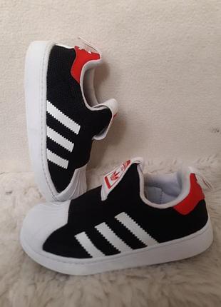 Детские кроссовки-слипоны,adidas"super star, орегинал, indonesia, с резинкой на подъеме.
29р /19см.стелька.