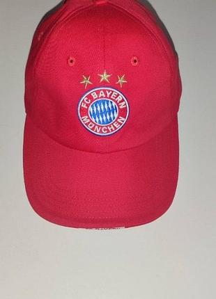 Бейсболка fc bayern червона з логотипом