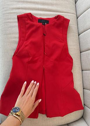 Жіночий приталений жилет zara червоний